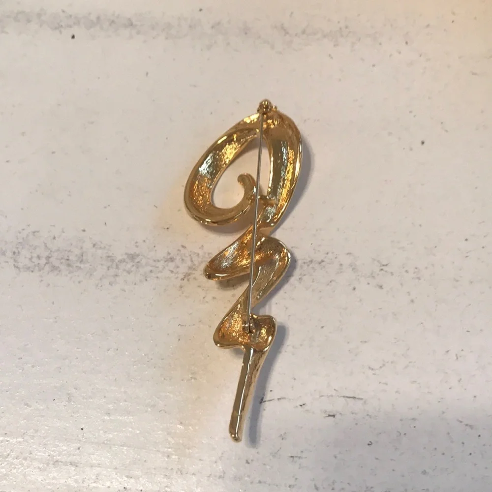 Vintage 1970’s Gold Pin